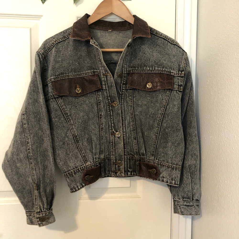 🔴Acid Wash Faux Snake Skin Embossed Jean Jacket
